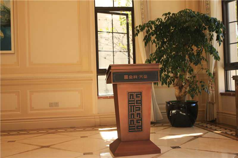 在標(biāo)識設(shè)計(jì)中，色彩帶給人的感受